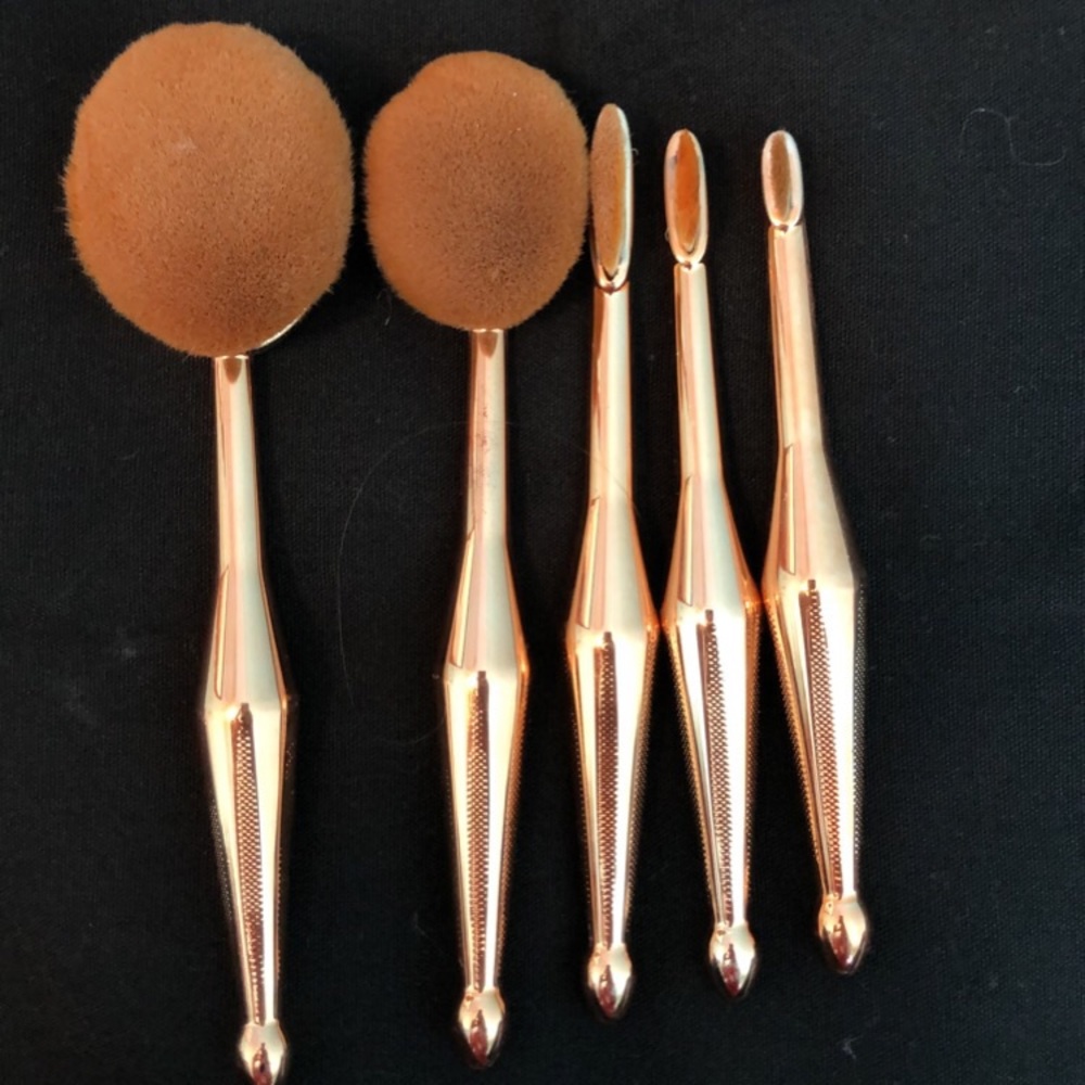 Makeup brushes